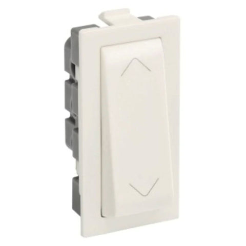 Legrand Britzy 16A SP Switch 2 Way 1 Module 6734 12