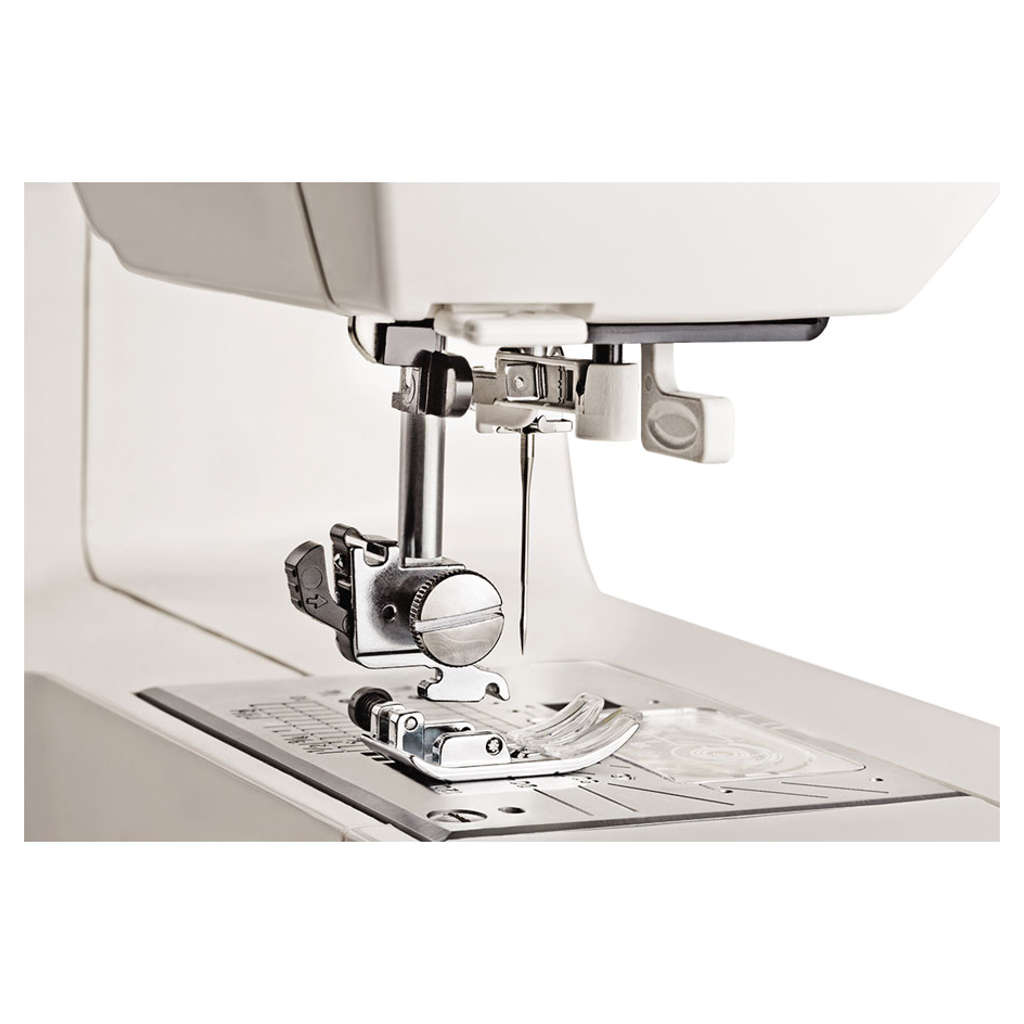 Usha Janome Stitch Queen With Motor Sewing Machine